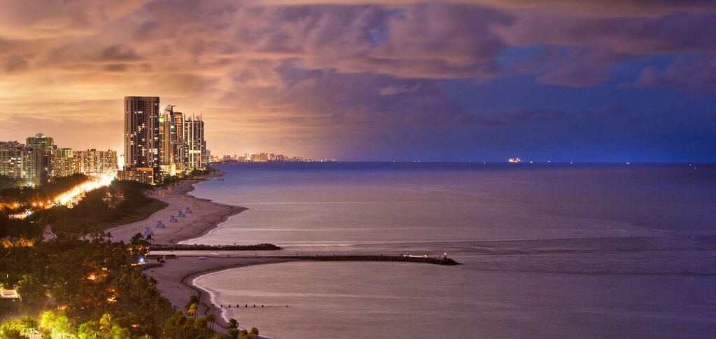 Bal Harbour at night