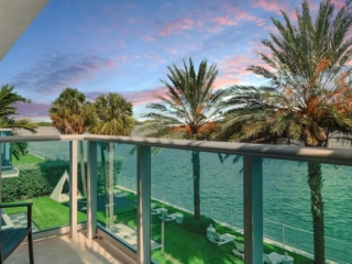 BH_BeachHaus_Gallery_2-Bedroom-Canal-View-Balcony
